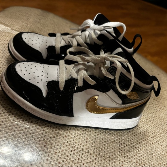 Air Jordan’s by Nike child’s mid top‎ - Picture 1 of 6